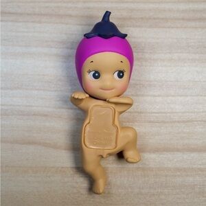 Sonny Angel Eggplant Hipper